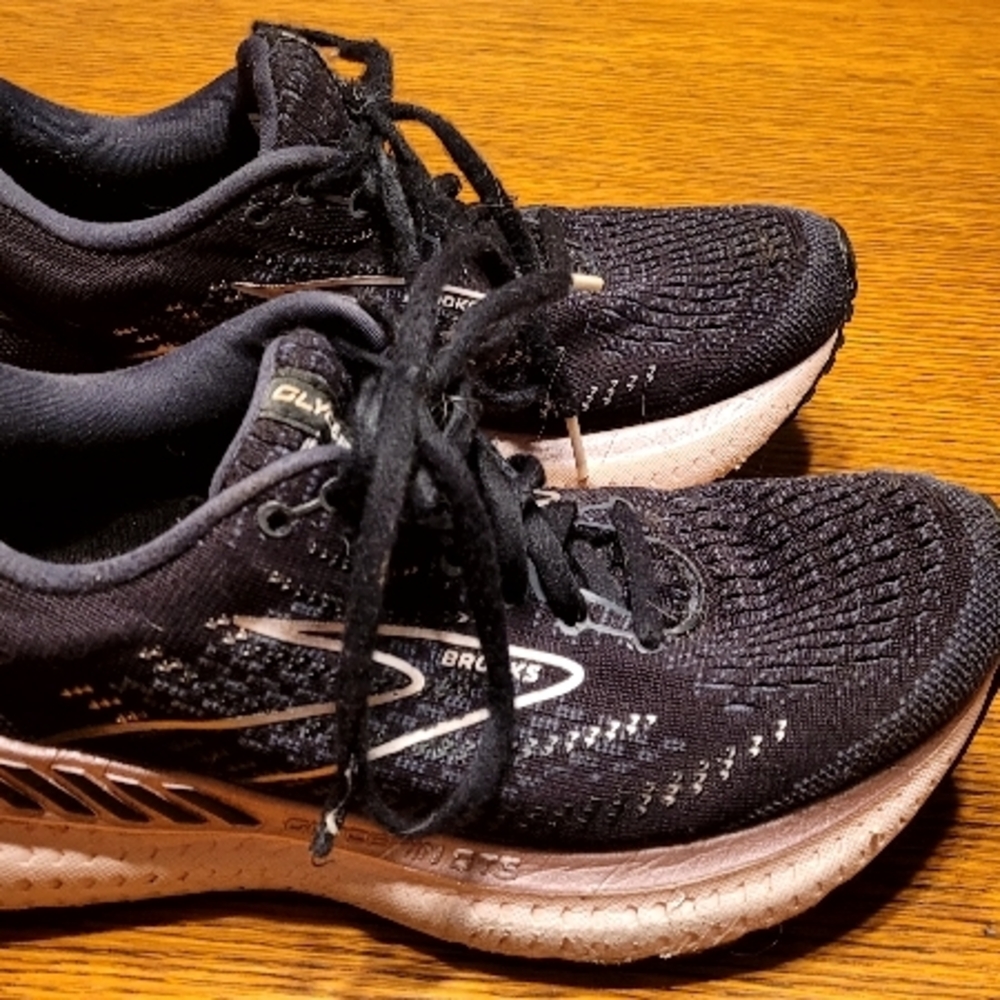 Brooks Wom Black Glycerin GTS Size 8 Running Shoes $125 retail